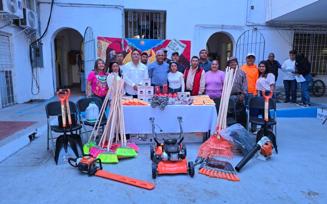 Entrega de insumos fortalece trabajos de Parques y Jardines