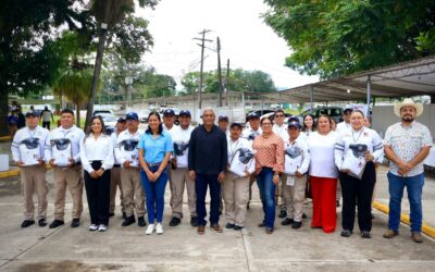 Entrega de uniformes al personal de Tránsito Municipal